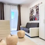 A Stones Throw From The Centre Apartment