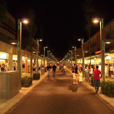 A Stones Throw From The Centre Apartment *