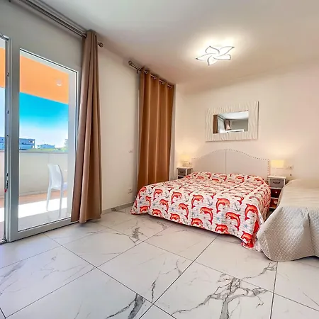 A Stones Throw From The Centre Apartment *